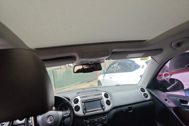 Used Volkswagen Tiguan 2015 1.8TSI Automatic Two-Wheel Drive Luxury Model Headliner