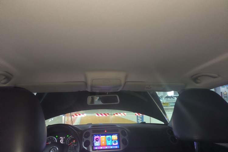 Used Volkswagen Tiguan 2015 1.8TSI Automatic Two-Wheel Drive Comfort Edition Headliner