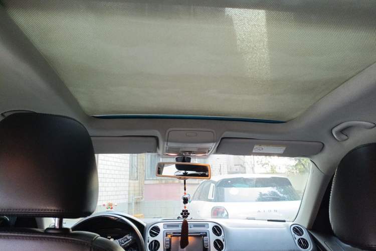 Used Volkswagen Tiguan 2015 1.8TSI Automatic Two-Wheel Drive Luxury Model Headliner