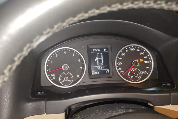 Used Volkswagen Tiguan 2015 1.8TSI Automatic All-Wheel Drive Comfort Edition Instrument Cluster