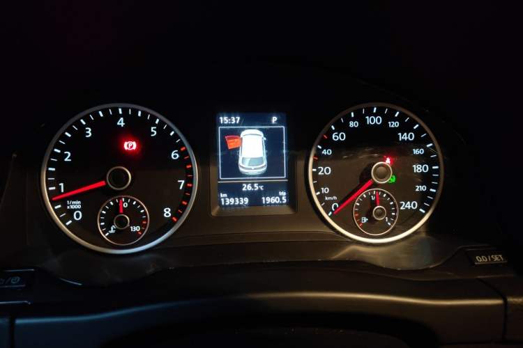 Used Volkswagen Tiguan 2015 2.0 TSI Automatic All-Wheel Drive Flagship Edition Instrument Cluster