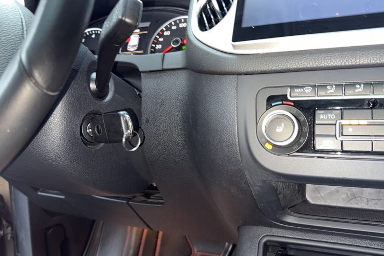 Used Volkswagen Tiguan 2015 2.0 TSI Comfort Edition Interior 1