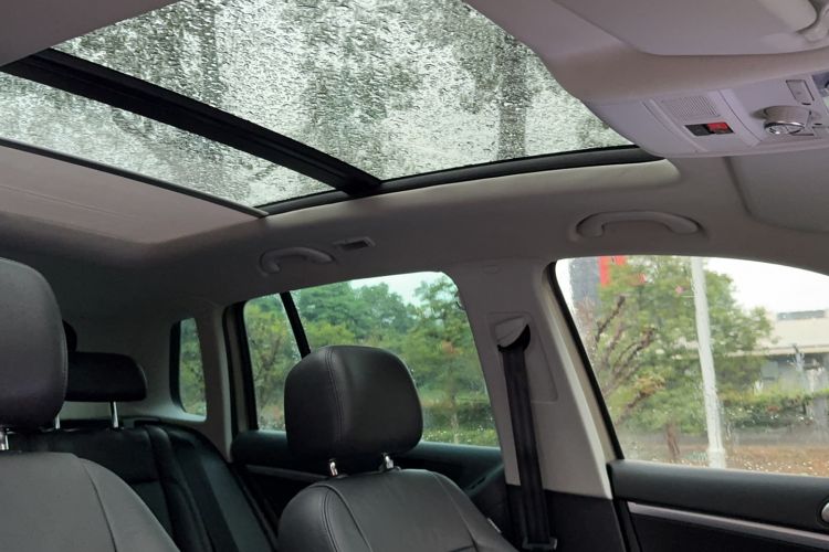 Used Volkswagen Tiguan 2015 2.0 TSI Comfort Edition Interior 12