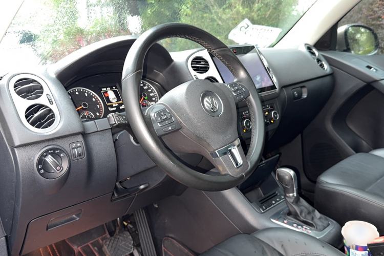 Used Volkswagen Tiguan 2015 2.0 TSI Comfort Edition Interior 2