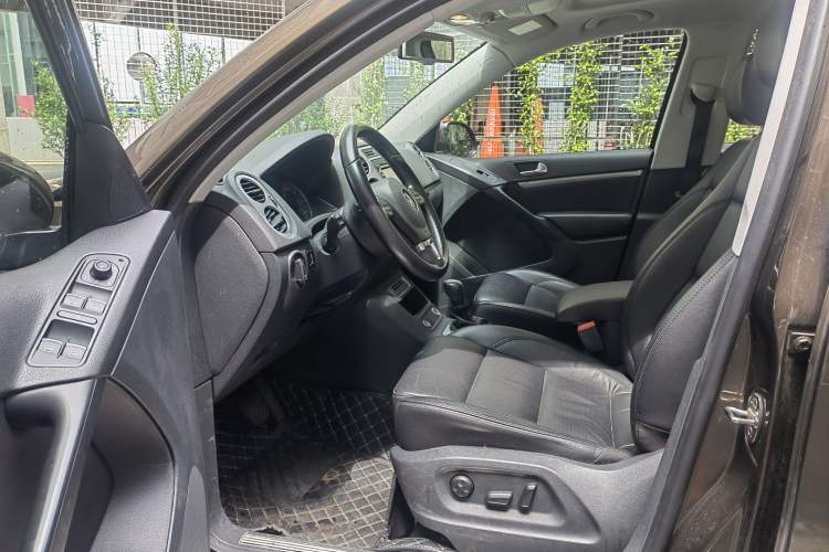Used Volkswagen Tiguan 2015 1.8TSI Automatic Two-Wheel Drive Luxury Model Interior 2