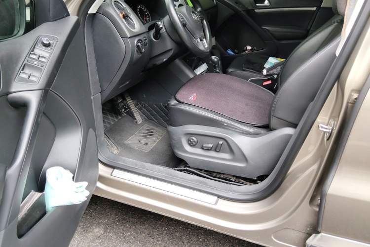 Used Volkswagen Tiguan 2015 1.8TSI Automatic Two-Wheel Drive Comfort Edition Interior 3