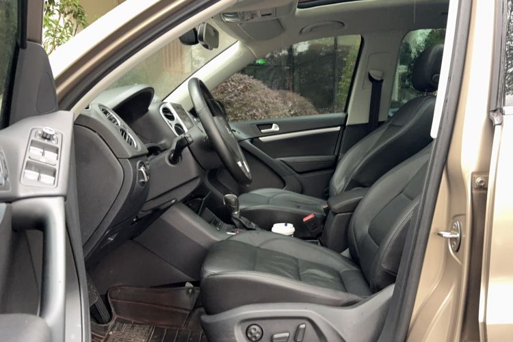 Used Volkswagen Tiguan 2015 2.0 TSI Comfort Edition Interior 3