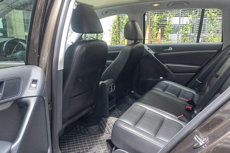 Used Volkswagen Tiguan 2015 1.8TSI Automatic Two-Wheel Drive Luxury Model Interior 3
