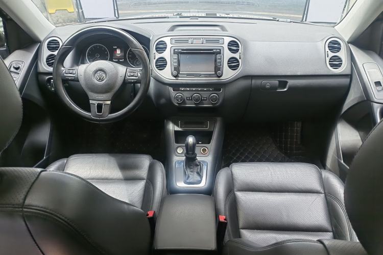 Used Volkswagen Tiguan 2015 1.8TSI Automatic Two-Wheel Drive Luxury Model Interior 4