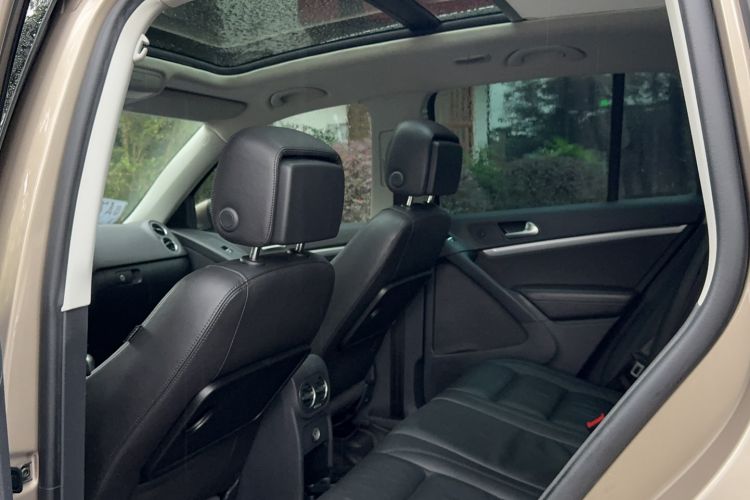 Used Volkswagen Tiguan 2015 2.0 TSI Comfort Edition Interior 5