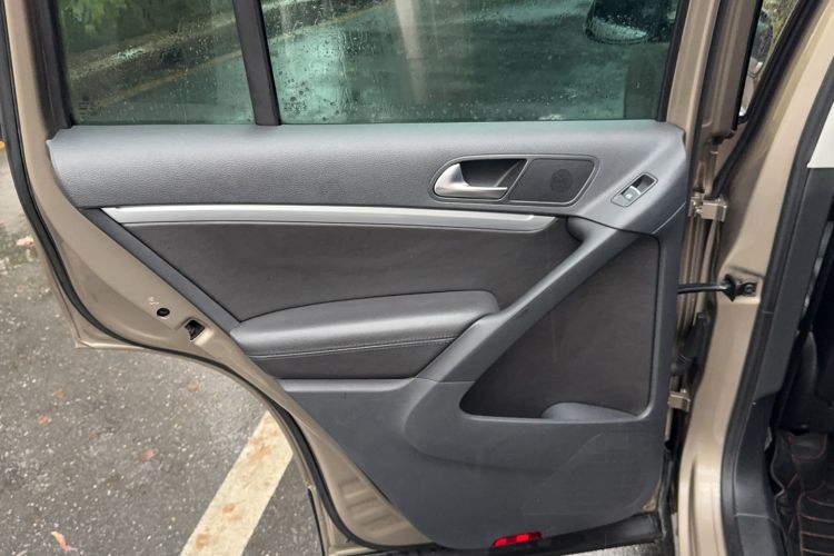 Used Volkswagen Tiguan 2015 2.0 TSI Comfort Edition Interior 6