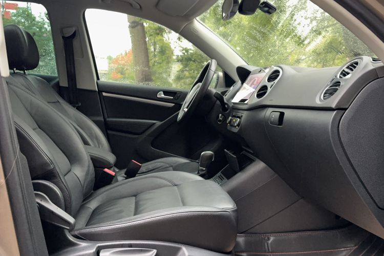 Used Volkswagen Tiguan 2015 2.0 TSI Comfort Edition Interior 9