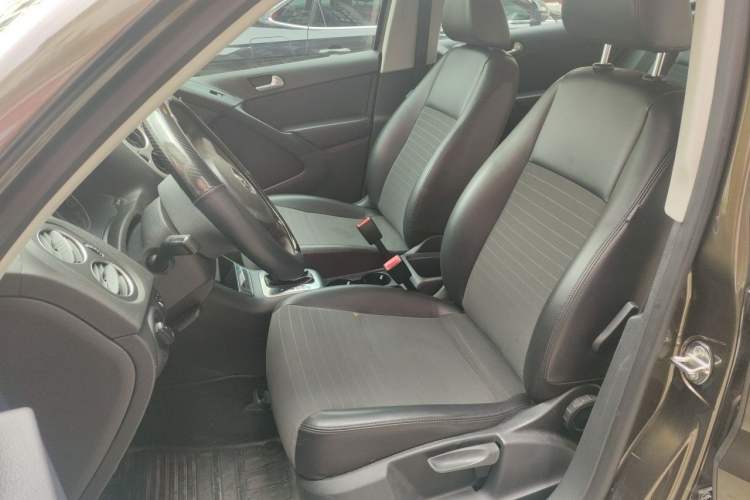 Used Volkswagen Tiguan 2015 1.8TSI Automatic Two-Wheel Drive Trend Edition Left Front Seat