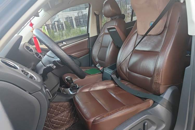 Used Volkswagen Tiguan 2015 1.8TSI Automatic All-Wheel-Drive Luxury Model Left Front Seat