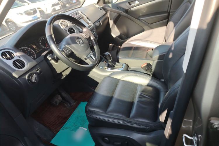 Used Volkswagen Tiguan 2015 1.8TSI Automatic All-Wheel-Drive Luxury Model Left Front Seat
