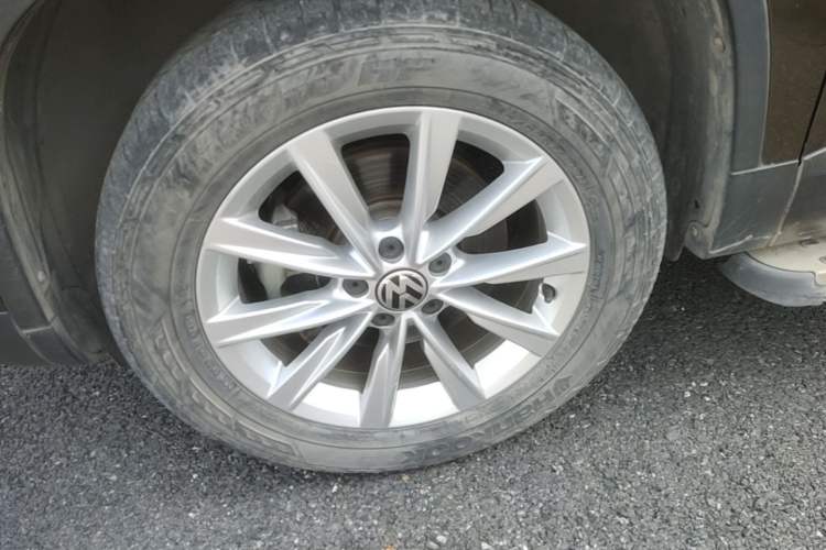 Used Volkswagen Tiguan 2015 1.8TSI Automatic Two-Wheel Drive Comfort Edition Left Front Wheel Hub