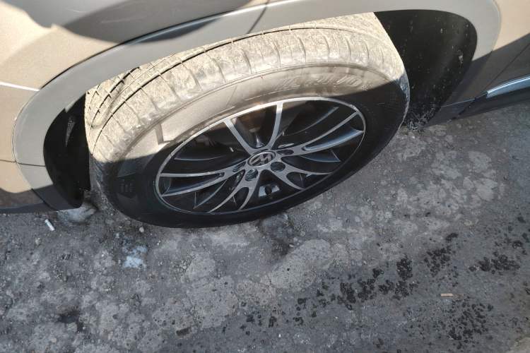 Used Volkswagen Tiguan 2015 1.8TSI Automatic All-Wheel-Drive Luxury Model Left Front Wheel Hub