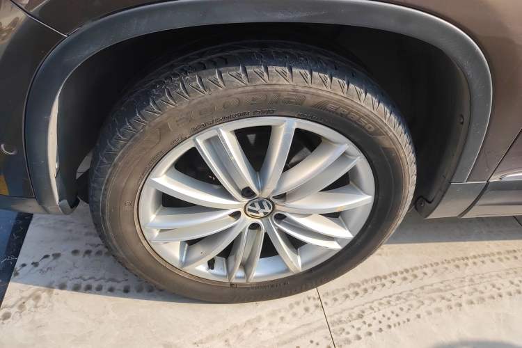 Used Volkswagen Tiguan 2015 2.0 TSI Comfort Edition Left Front Wheel Hub
