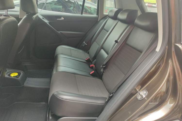 Used Volkswagen Tiguan 2015 1.8TSI Automatic Two-Wheel Drive Trend Edition Left Rear Seat