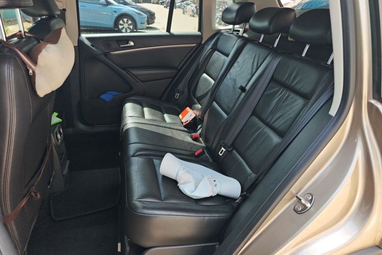 Used Volkswagen Tiguan 2015 1.8TSI Automatic All-Wheel-Drive Luxury Model Left Rear Seat
