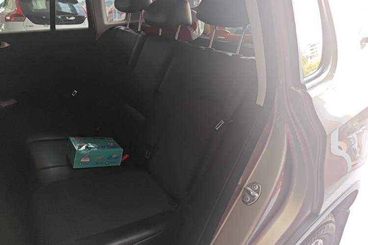 Used Volkswagen Tiguan 2015 1.8TSI Automatic Two-Wheel Drive Trend Edition Left Rear Seat
