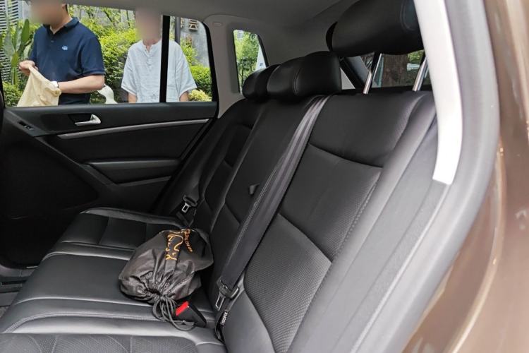 Used Volkswagen Tiguan 2015 1.8TSI Automatic All-Wheel-Drive Luxury Model Left Rear Seat