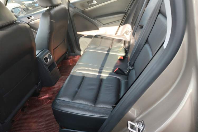 Used Volkswagen Tiguan 2015 1.8TSI Automatic All-Wheel-Drive Luxury Model Left Rear Seat