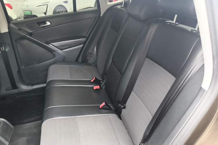 Used Volkswagen Tiguan 2015 1.8TSI Automatic Two-Wheel Drive Trend Edition Left Rear Seat