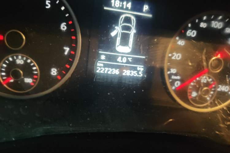Used Volkswagen Tiguan 2015 1.8TSI Automatic Two-Wheel Drive Comfort Edition Odometer Close Up