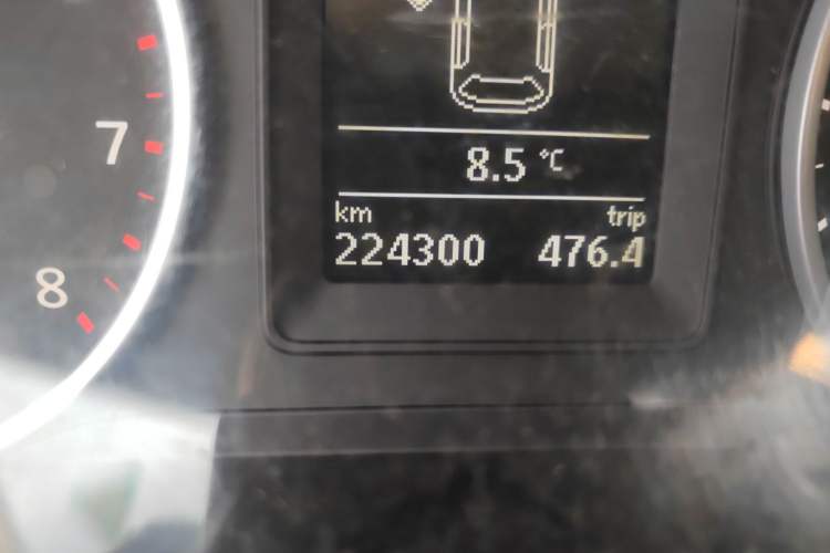 Used Volkswagen Tiguan 2015 1.8TSI Automatic Two-Wheel Drive Trend Edition Odometer Close Up