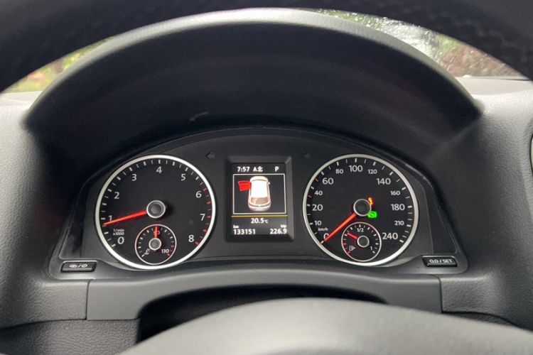 Used Volkswagen Tiguan 2015 2.0 TSI Comfort Edition Odometer Close Up