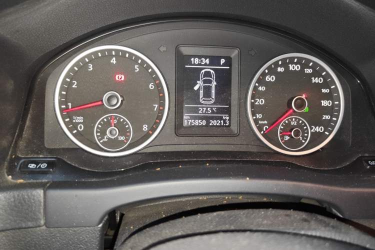 Used Volkswagen Tiguan 2015 1.8TSI Automatic Two-Wheel Drive Comfort Edition Odometer Close Up