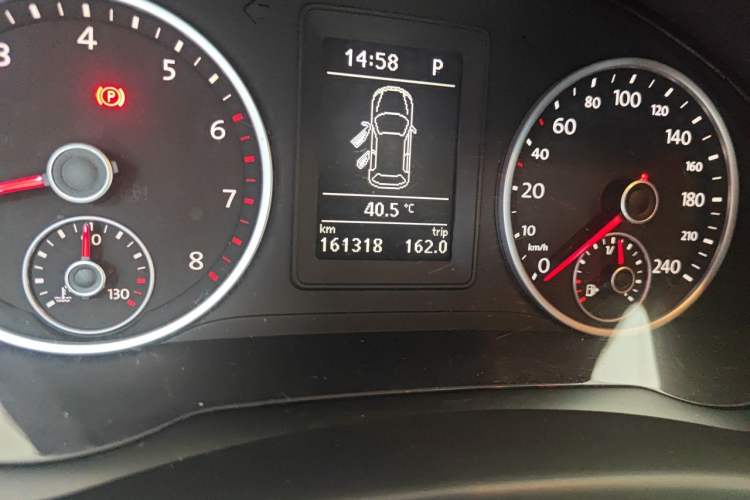 Used Volkswagen Tiguan 2015 1.8TSI Automatic Two-Wheel Drive Trend Edition Odometer Close Up