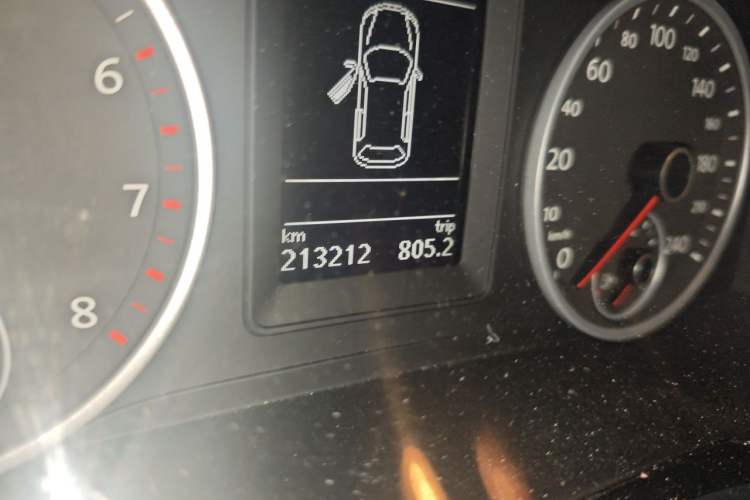 Used Volkswagen Tiguan 2015 1.8TSI Automatic Two-Wheel Drive Trend Edition Odometer Close Up