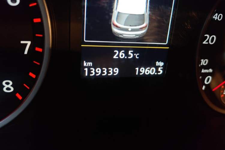 Used Volkswagen Tiguan 2015 2.0 TSI Automatic All-Wheel Drive Flagship Edition Odometer Close Up