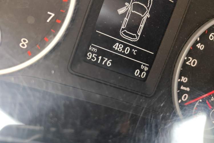 Used Volkswagen Tiguan 2015 1.8TSI Automatic Two-Wheel Drive Comfort Edition Odometer Close Up