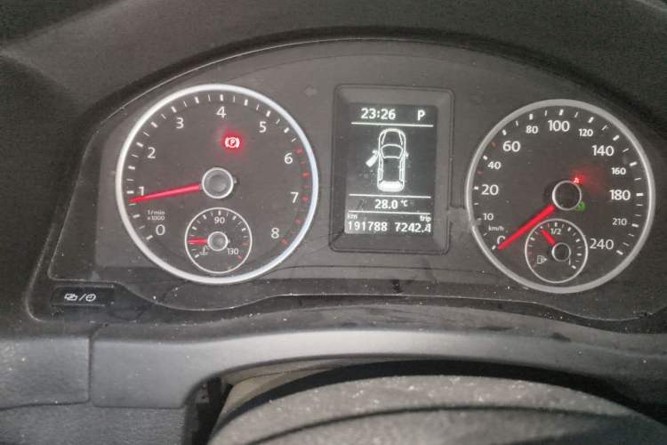 Used Volkswagen Tiguan 2015 1.8TSI Automatic Two-Wheel Drive Trend Edition Odometer Close Up