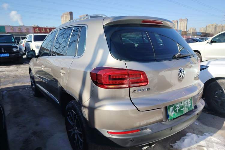 Used Volkswagen Tiguan 2015 1.8TSI Automatic All-Wheel-Drive Luxury Model Rear Left 45 Deg