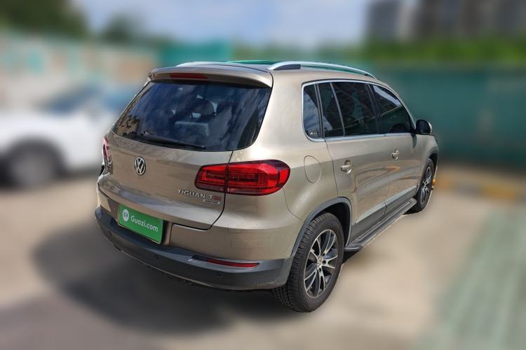 Used Volkswagen Tiguan 2015 1.8TSI Automatic All-Wheel-Drive Luxury Model Rear Right 45 Deg