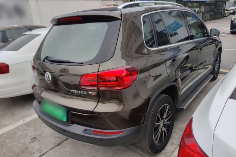 Used Volkswagen Tiguan 2015 1.8TSI Automatic Two-Wheel Drive Luxury Model Rear Right 45 Deg