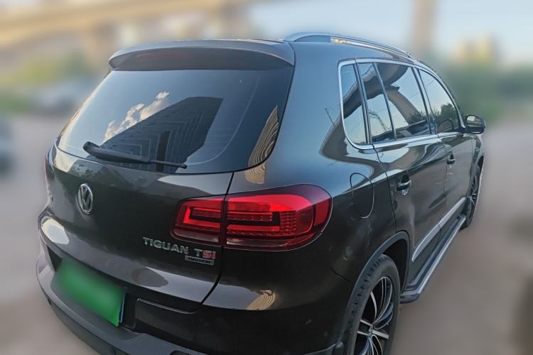 Used Volkswagen Tiguan 2015 1.8TSI Automatic All-Wheel-Drive Luxury Model Rear Right 45 Deg