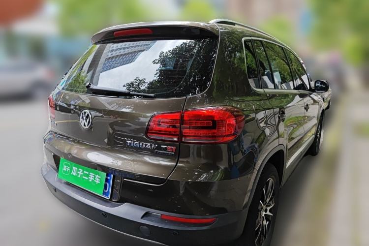 Used Volkswagen Tiguan 2015 1.8TSI Automatic All-Wheel-Drive Luxury Model Rear Right 45 Deg