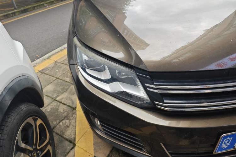 Used Volkswagen Tiguan 2015 1.8TSI Automatic Two-Wheel Drive Luxury Model Right Front Headlight