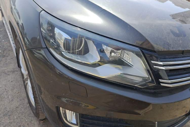 Used Volkswagen Tiguan 2015 2.0 TSI Automatic All-Wheel Drive Flagship Edition Right Front Headlight
