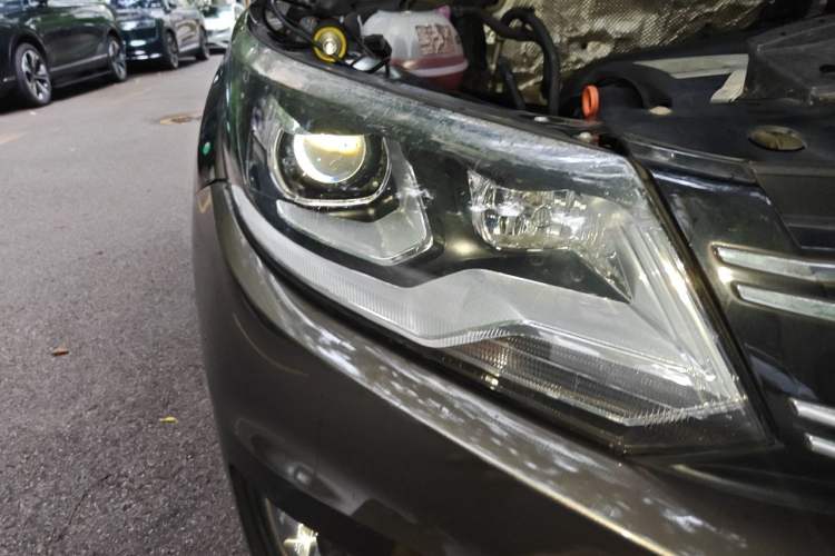 Used Volkswagen Tiguan 2015 1.8TSI Automatic Two-Wheel Drive Comfort Edition Right Front Headlight