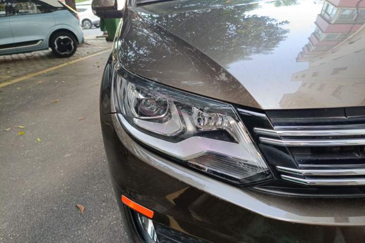 Used Volkswagen Tiguan 2015 1.8TSI Automatic Two-Wheel Drive Luxury Model Right Front Headlight