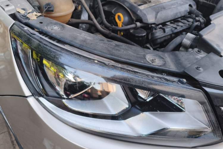 Used Volkswagen Tiguan 2015 1.8TSI Automatic Two-Wheel Drive Trend Edition Right Front Headlight