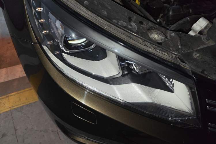 Used Volkswagen Tiguan 2015 2.0 TSI Automatic All-Wheel Drive Flagship Edition Right Front Headlight