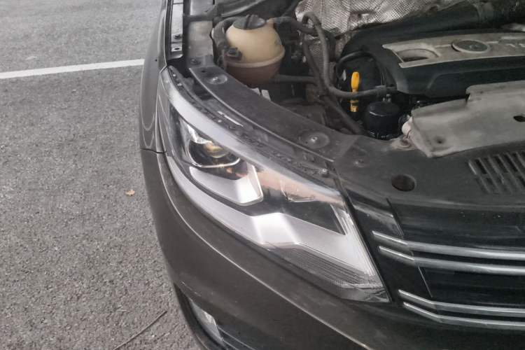 Used Volkswagen Tiguan 2015 1.8TSI Automatic Two-Wheel Drive Trend Edition Right Front Headlight