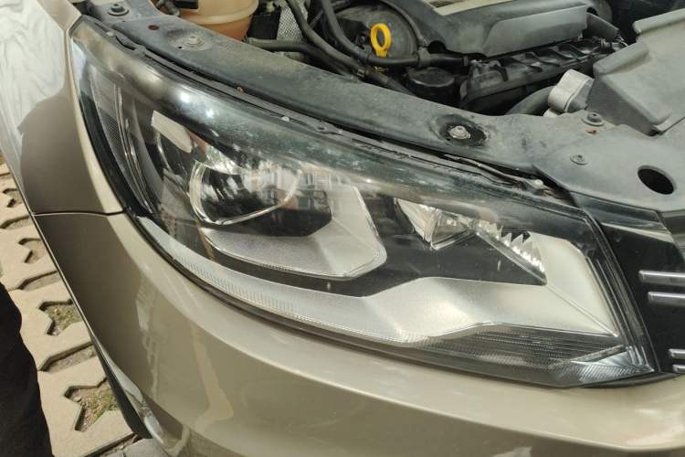 Used Volkswagen Tiguan 2015 1.8TSI Automatic Two-Wheel Drive Luxury Model Right Front Headlight